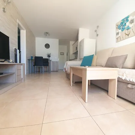 Atalaya Ground Floor Poolside דירה *